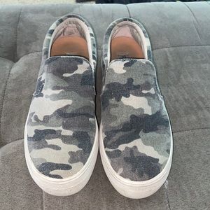Women’s Camo Shoes